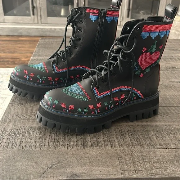 FARM Rio Black Boots with Red and Blue Accents - Picture 7 of 13